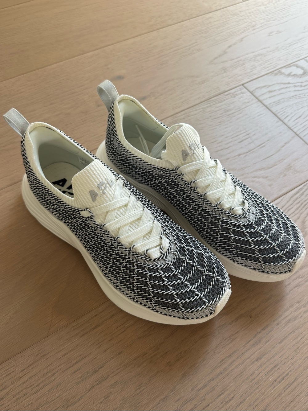 NWT APL Zipline ivory/harbor grey/smoke size 7.5 women’s